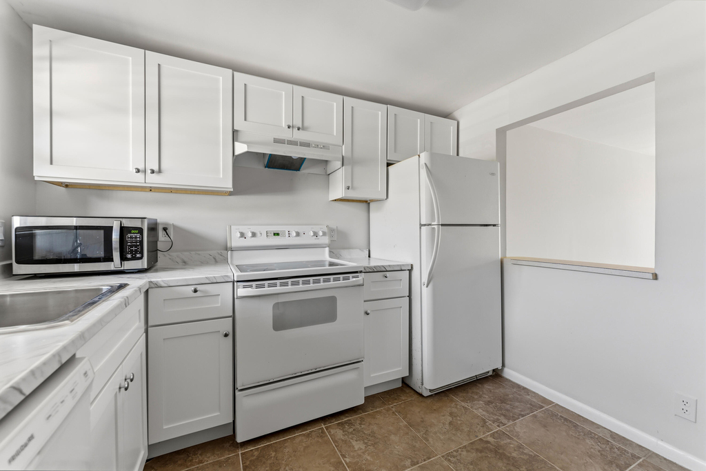 1638 Embassy Drive - Photo 25