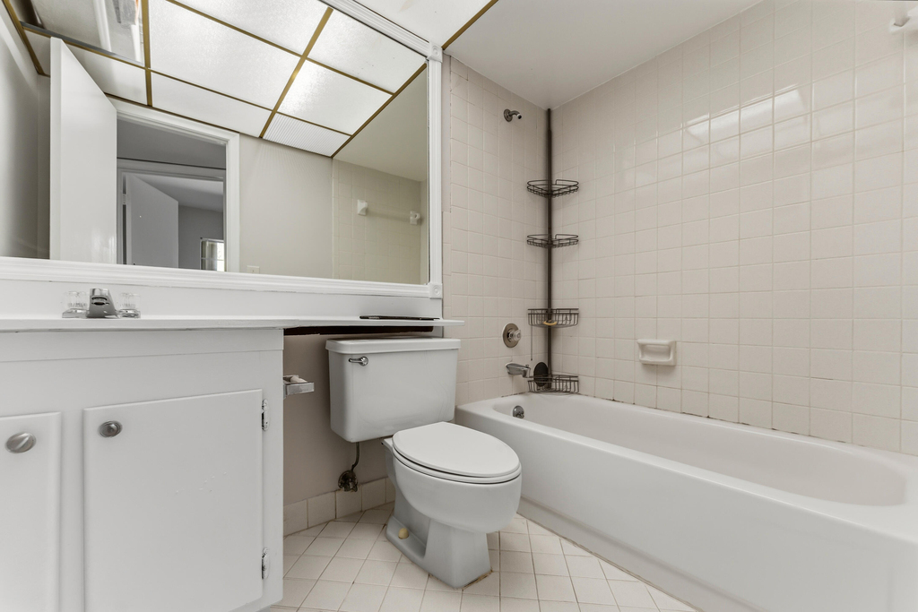 1638 Embassy Drive - Photo 31