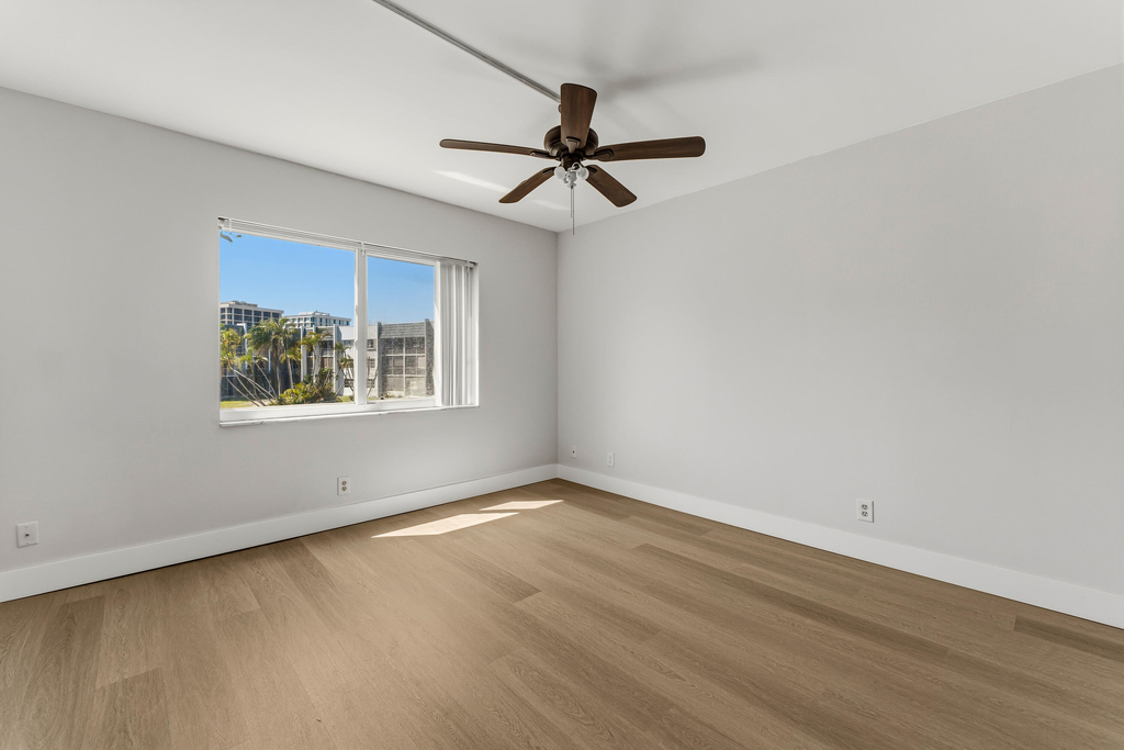 1638 Embassy Drive - Photo 33