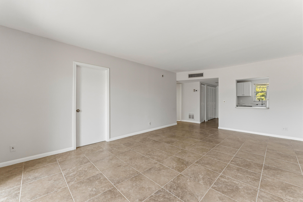 1638 Embassy Drive - Photo 21