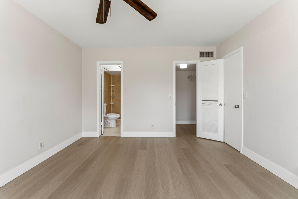 1638 Embassy Drive - Photo 36