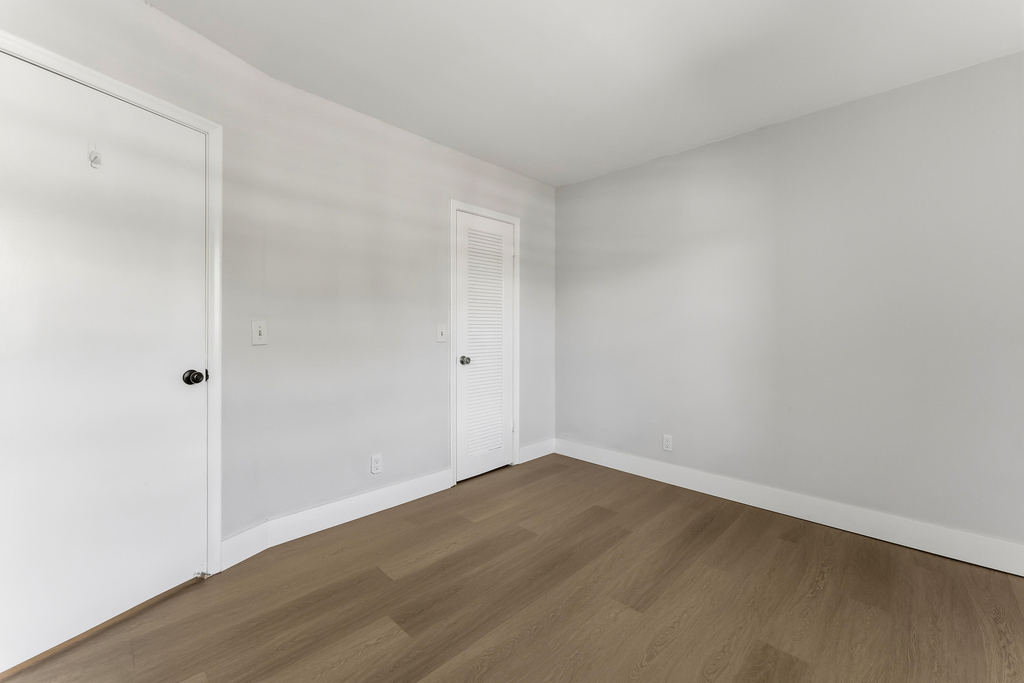 1638 Embassy Drive - Photo 28