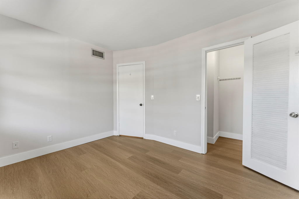 1638 Embassy Drive - Photo 26