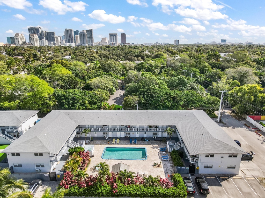 626 Sw 14th Avenue - Photo 0