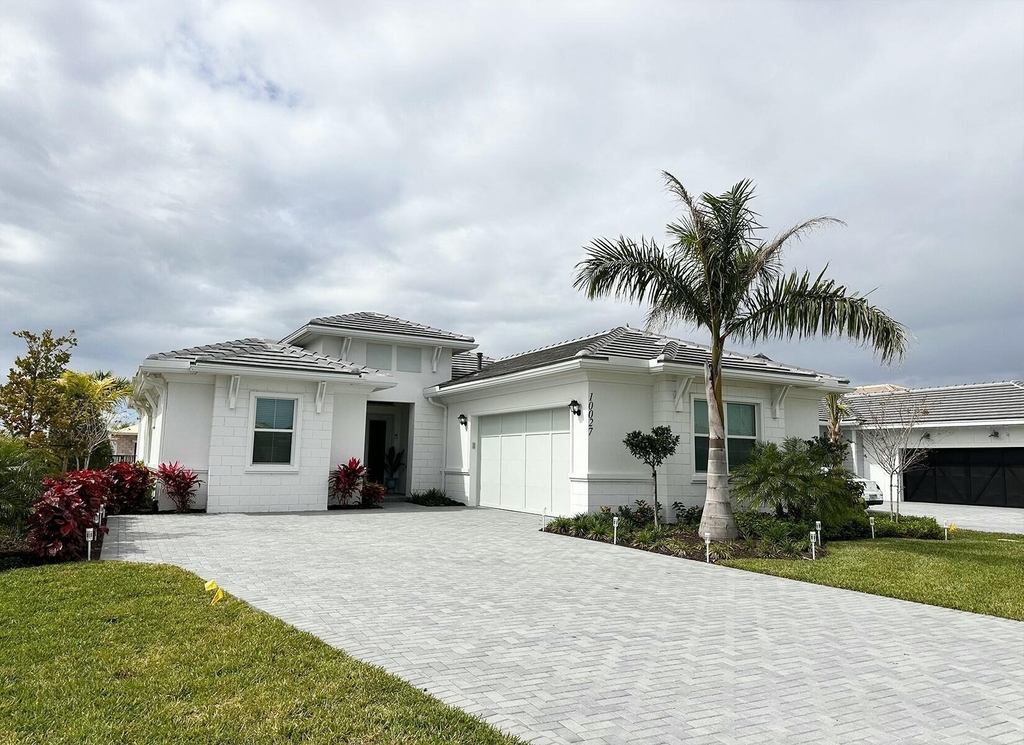 10027 Timber Crk Way - Photo 1