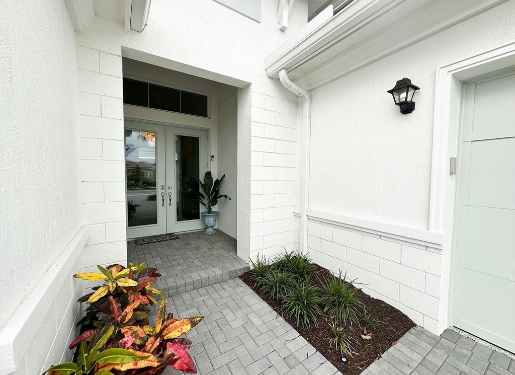 10027 Timber Crk Way - Photo 2