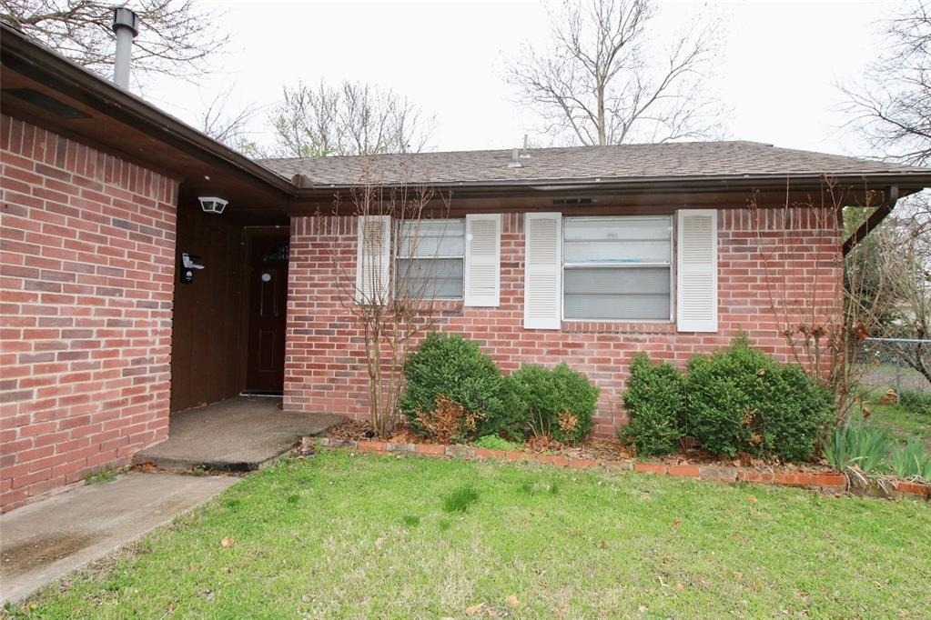 2124 Allenhurst Street - Photo 1