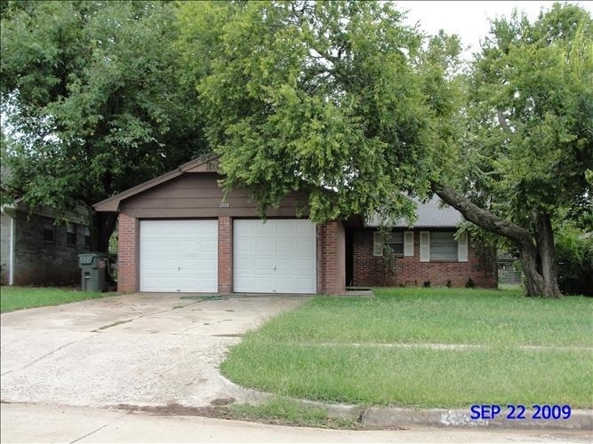 2124 Allenhurst Street - Photo 0