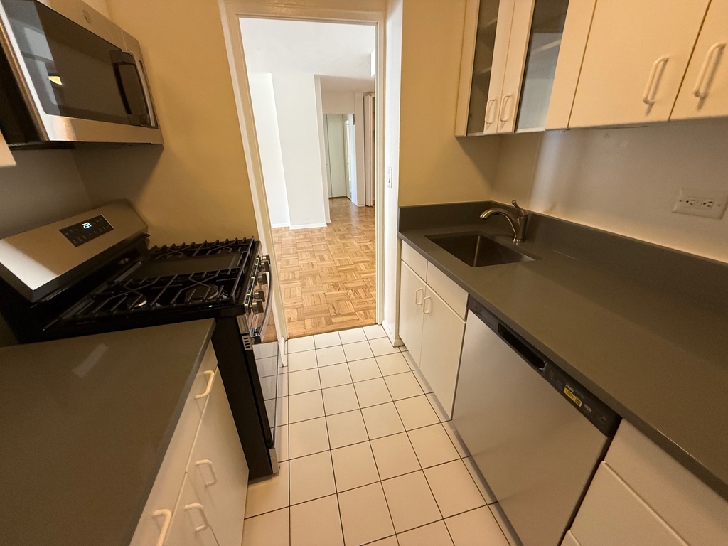 333 East 49th Street - Photo 9