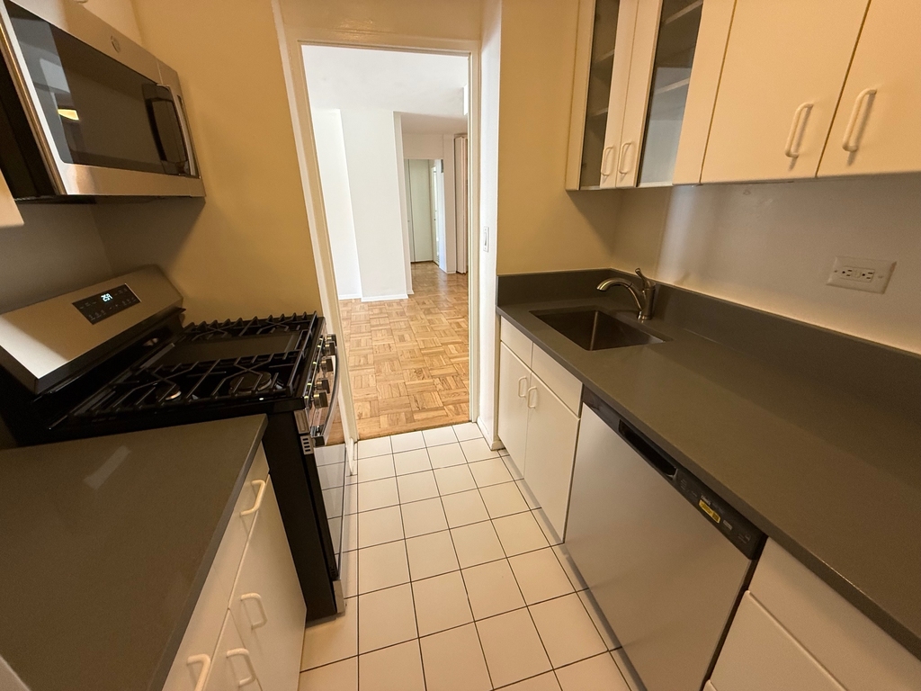 333 East 49th Street - Photo 8