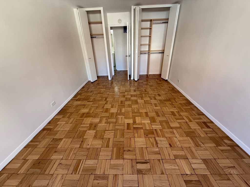 333 East 49th Street - Photo 12