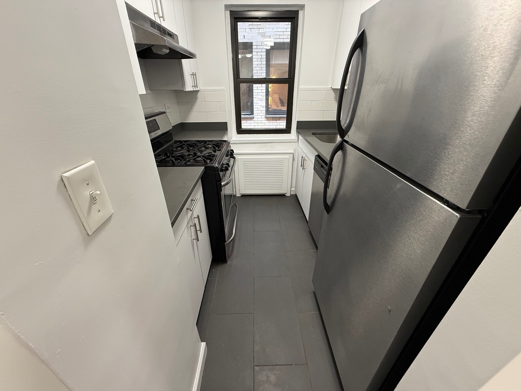 405 East 56th Street - Photo 4