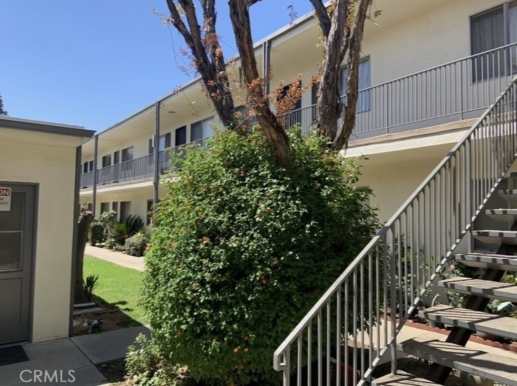 425 Fairview - Photo 1