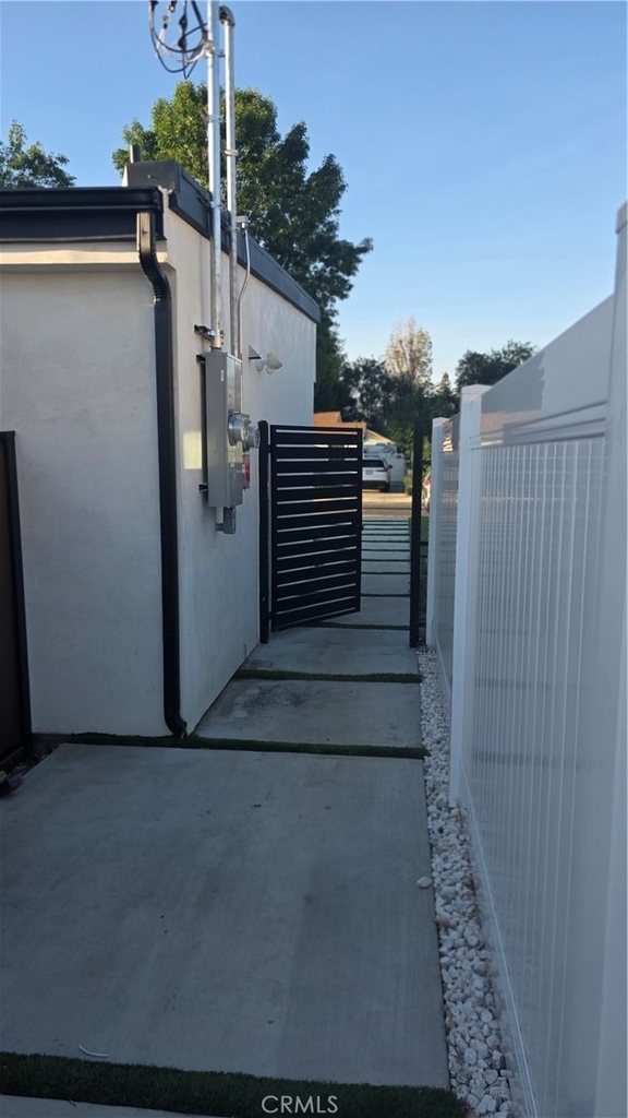 22730 Mariano Street - Photo 2