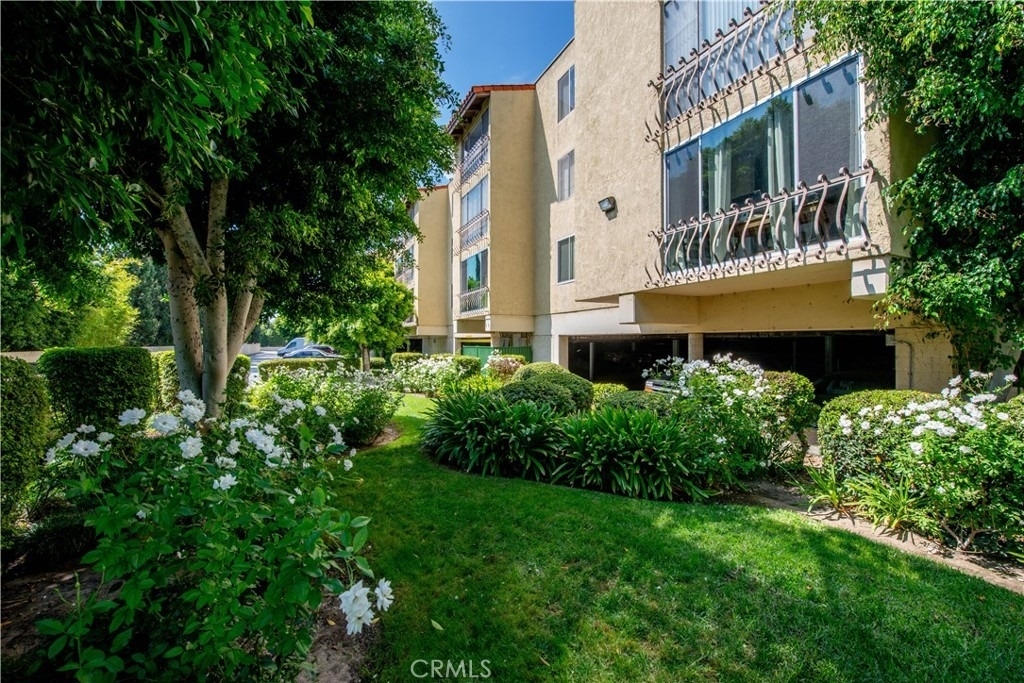 12830 Burbank Boulevard - Photo 5