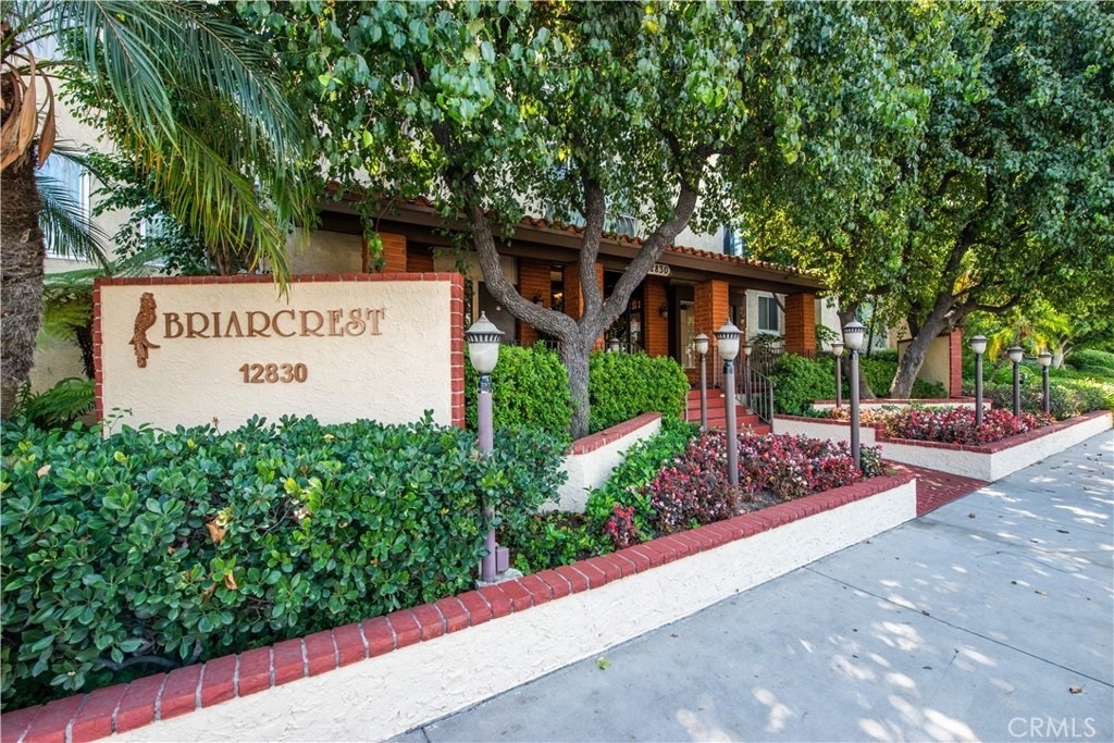 12830 Burbank Boulevard - Photo 8