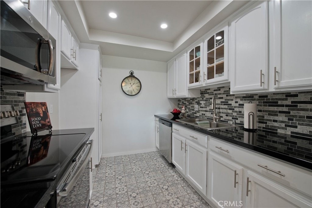 12830 Burbank Boulevard - Photo 0