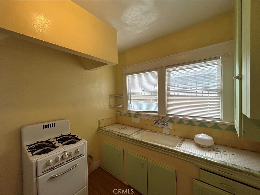 384 W 15th St - Photo 10