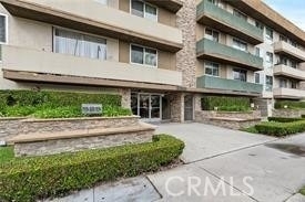 525 N Sycamore Avenue - Photo 1