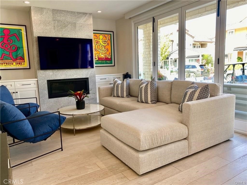 203 Sapphire - Photo 2