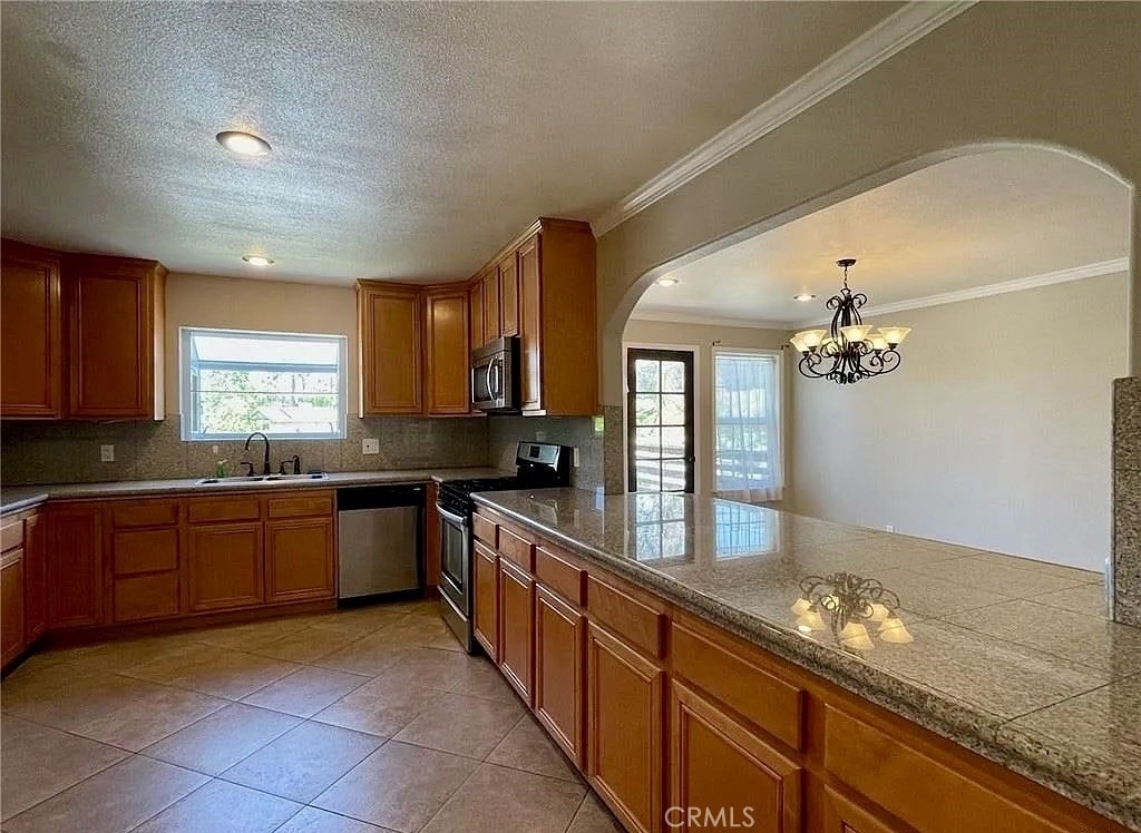 1049 Evergreen Court - Photo 12