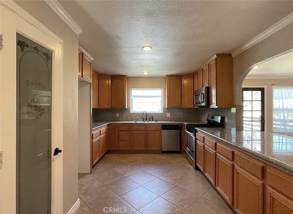 1049 Evergreen Court - Photo 11
