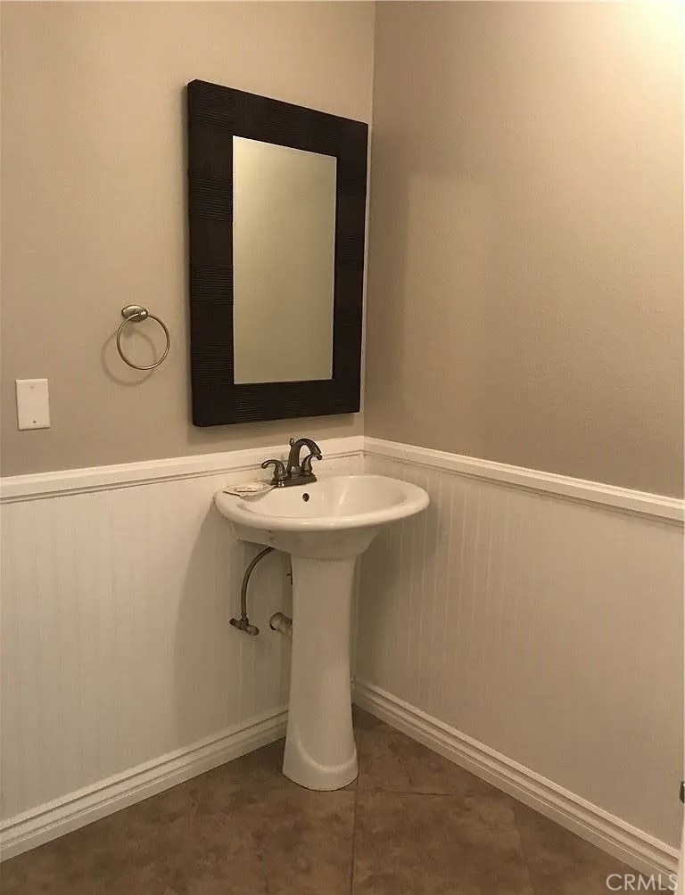 1049 Evergreen Court - Photo 8