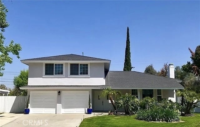 1049 Evergreen Court - Photo 0