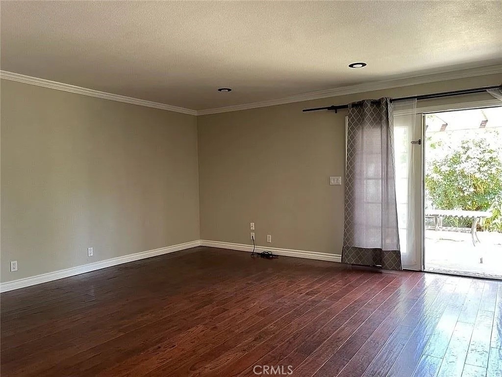 1049 Evergreen Court - Photo 7