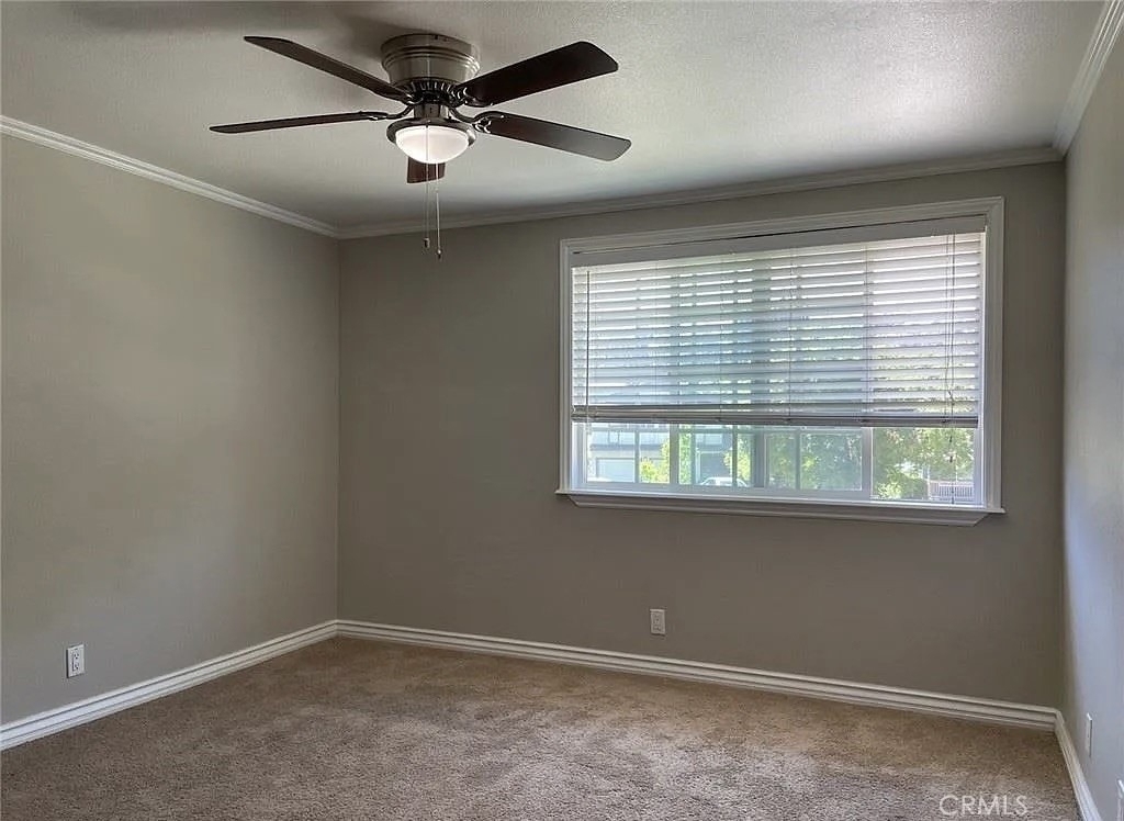 1049 Evergreen Court - Photo 16