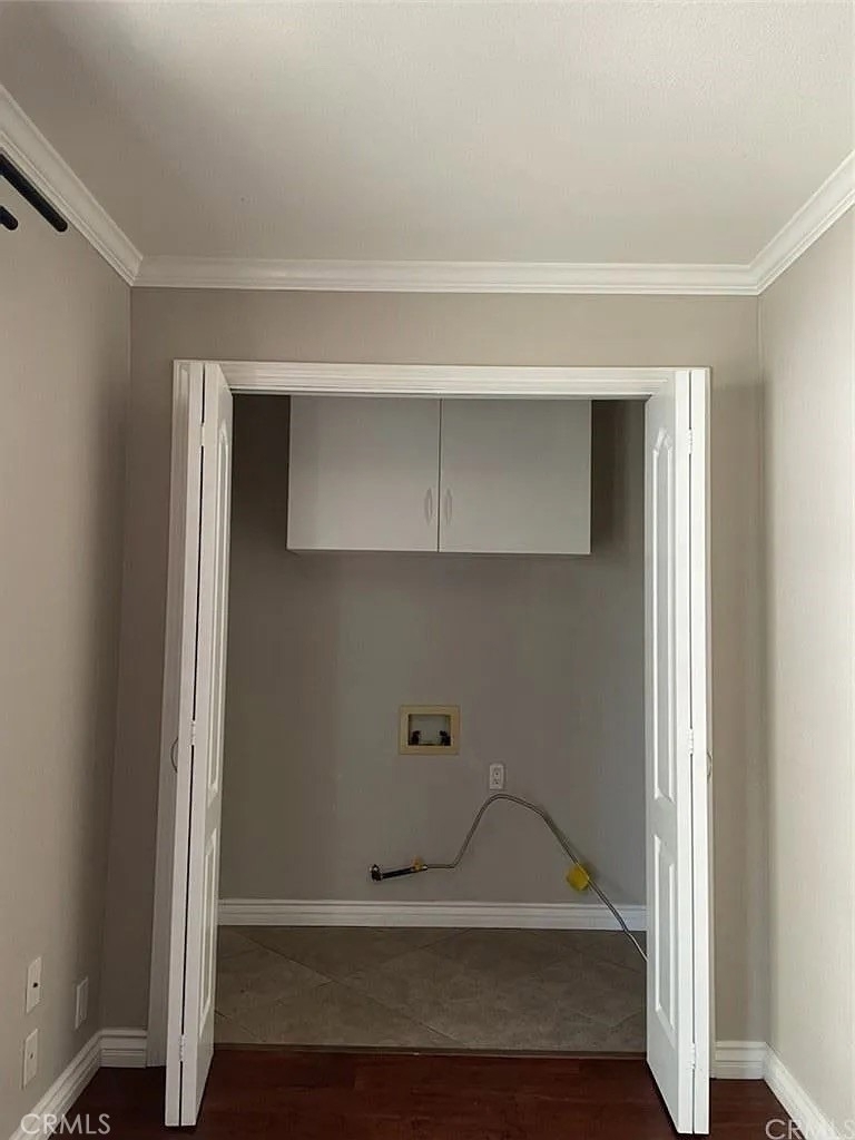 1049 Evergreen Court - Photo 9