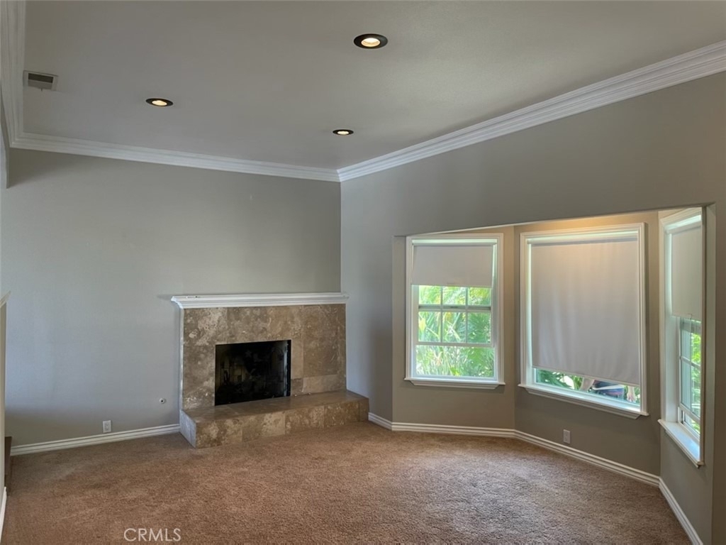 1049 Evergreen Court - Photo 3