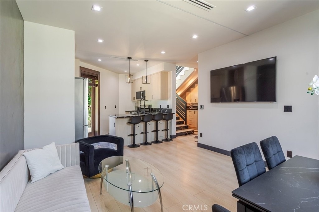8252 Morse Avenue - Photo 5