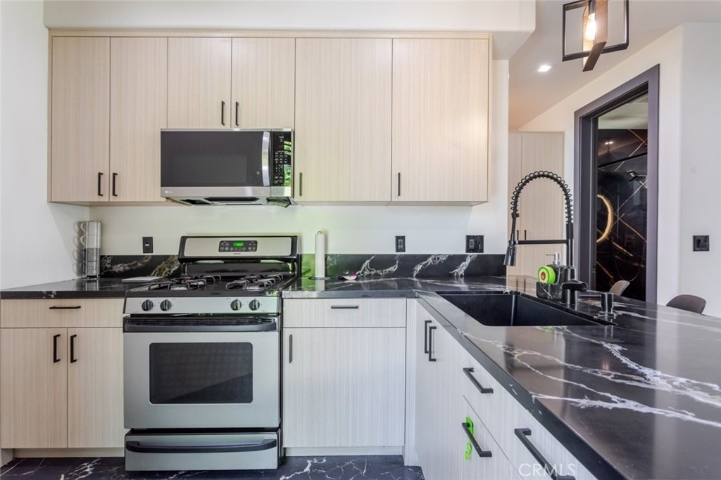 8252 Morse Avenue - Photo 11