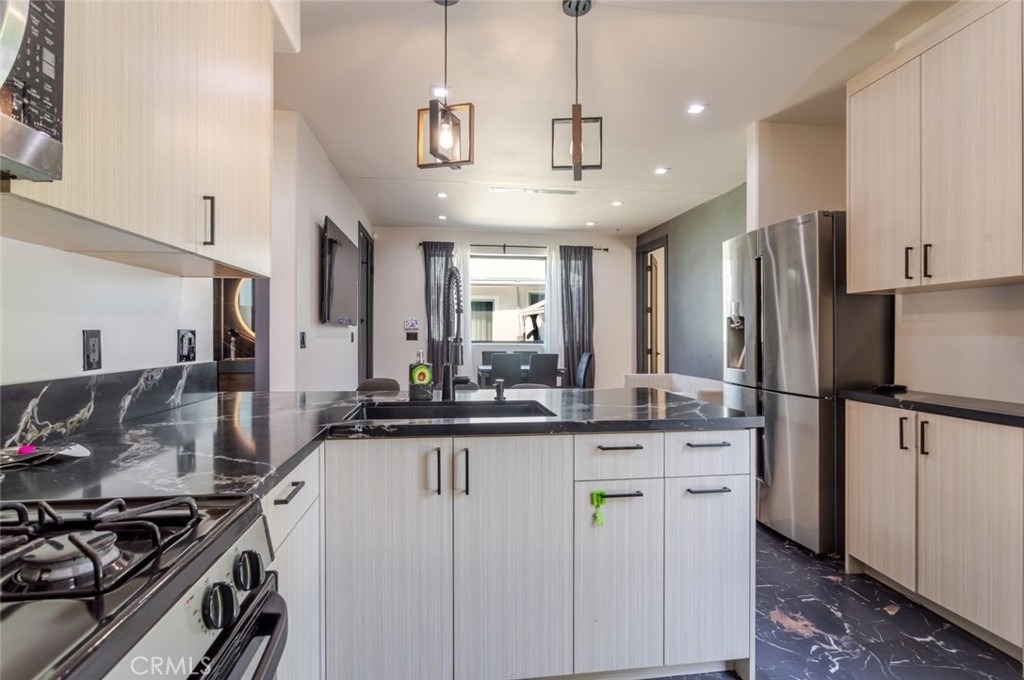 8252 Morse Avenue - Photo 9