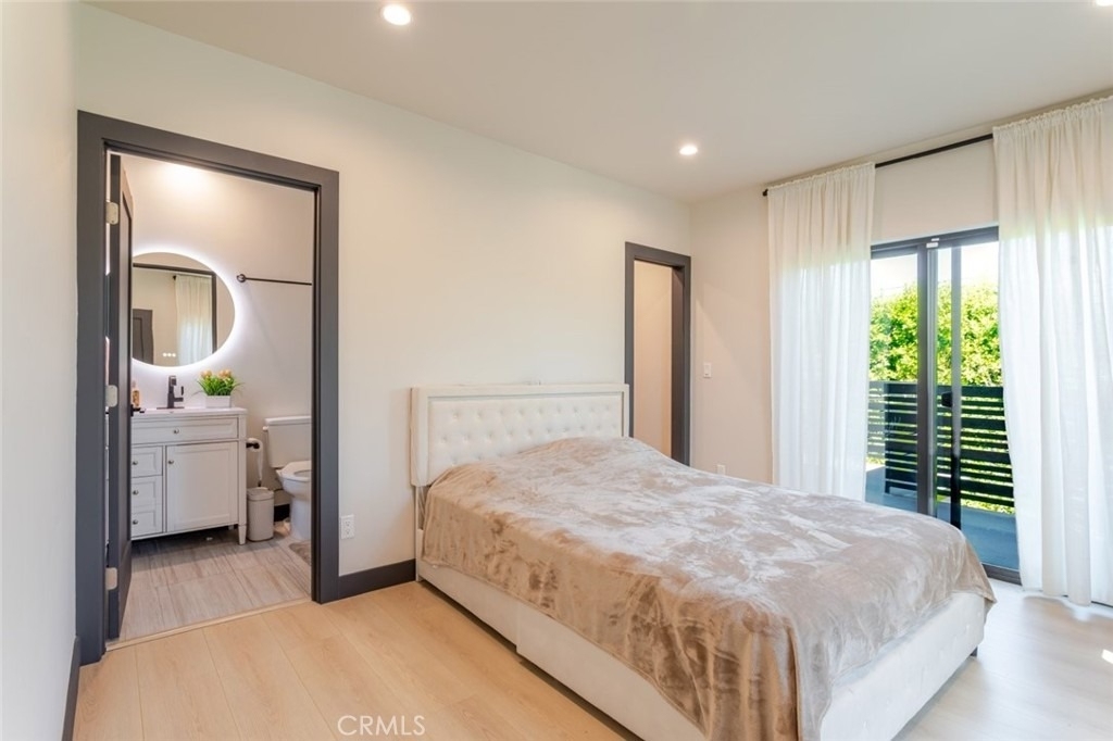 8252 Morse Avenue - Photo 17