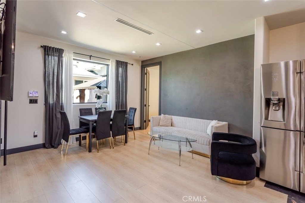 8252 Morse Avenue - Photo 3