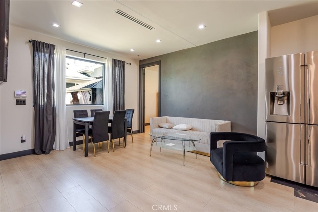 8252 Morse Avenue - Photo 4