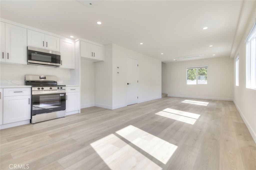 1070 Allen - Photo 2