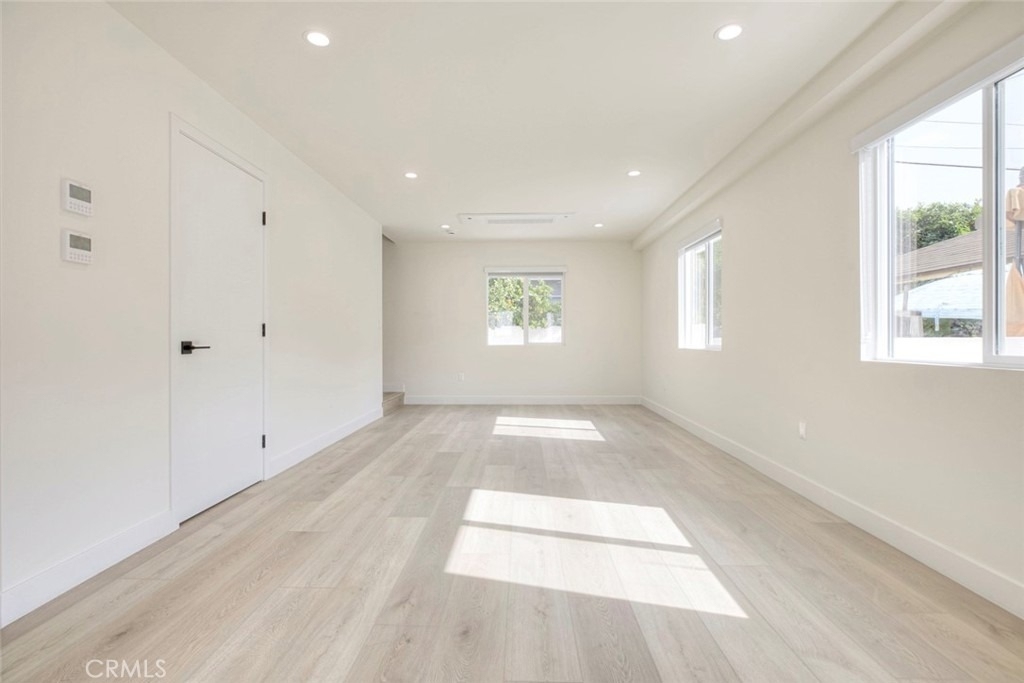 1070 Allen - Photo 5