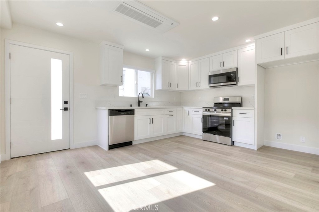 1070 Allen - Photo 3