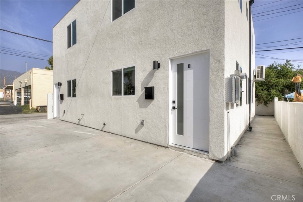 1070 Allen - Photo 0