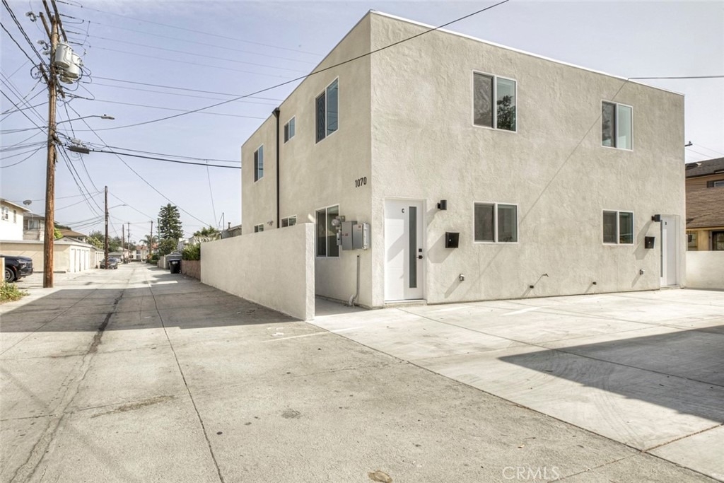 1070 Allen Avenue - Photo 1