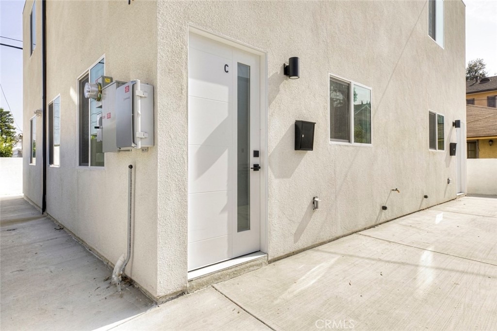 1070 Allen Avenue - Photo 0