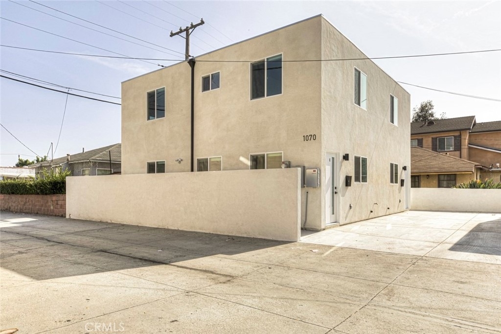 1070 Allen Avenue - Photo 2