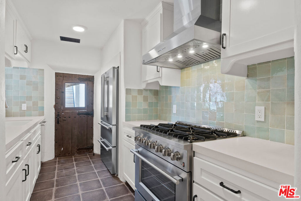 1300 N Harper Avenue - Photo 12