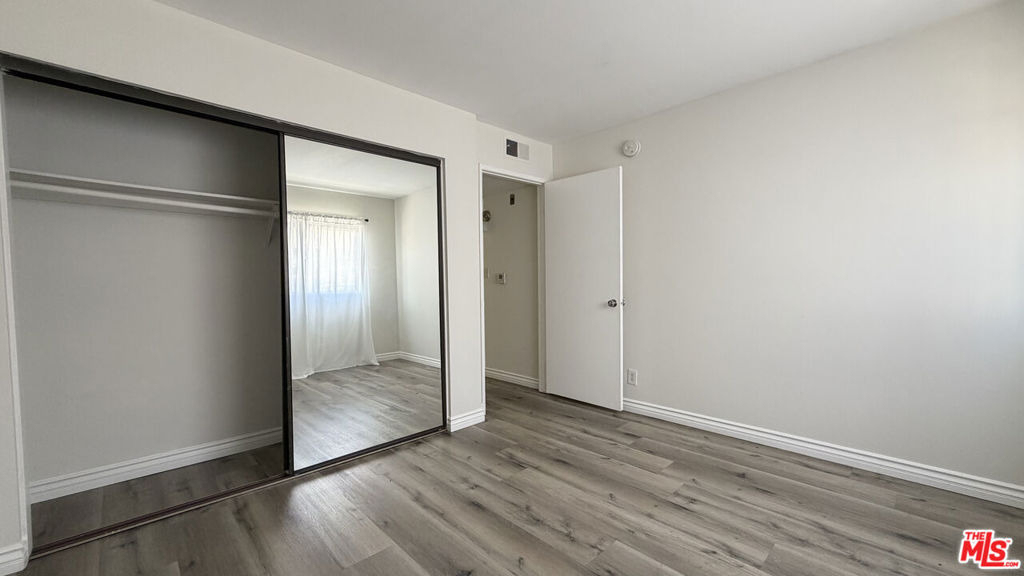 326 S Manhattan Place - Photo 8