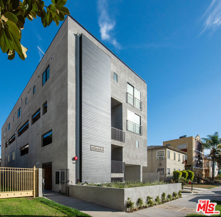 118 N Orlando Avenue - Photo 1