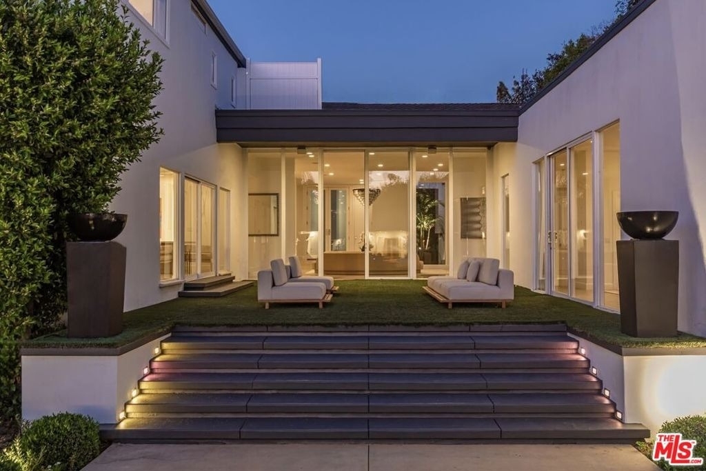 703 N Maple Drive - Photo 2