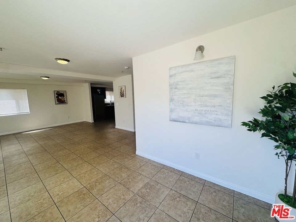 10605 Avalon Boulevard - Photo 6